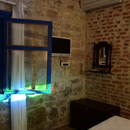 מלון Cunda Mavi (adults Only) 2*